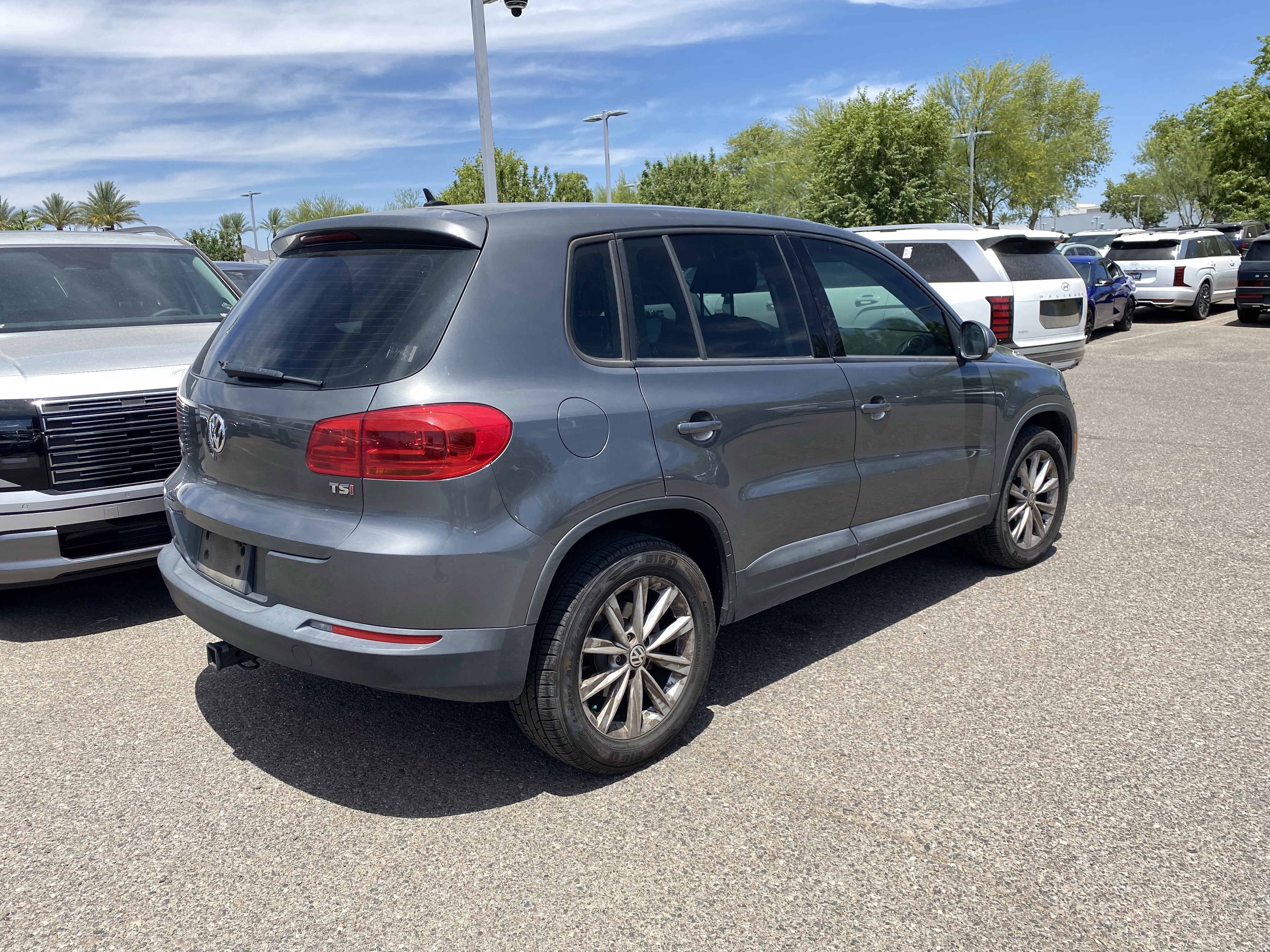 volkswagen tiguan limited 2018 WVGAV7AX4JK002345 image volkswagen tiguan limited 2018 WVGAV7AX4JK002345 image